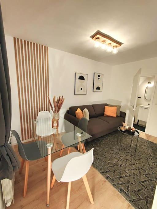 Joli Appartement Au Pied Du Tramway Bezons Exteriör bild