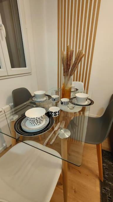 Joli Appartement Au Pied Du Tramway Bezons Exteriör bild