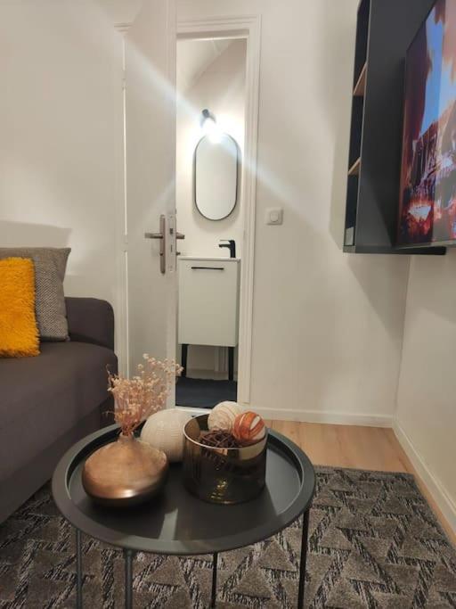 Joli Appartement Au Pied Du Tramway Bezons Exteriör bild