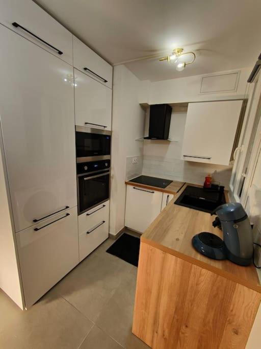 Joli Appartement Au Pied Du Tramway Bezons Exteriör bild