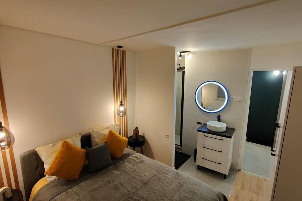 Joli Appartement Au Pied Du Tramway Bezons Exteriör bild
